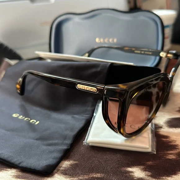 Gucci Sunglasses - Picture 2 of 3